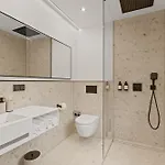 Apartment 1-2 Personen - Parkplatz - Fahrradgarage - Zentrum - Kueche - Balkon - Klima *