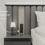 1-2 Personen - Parkplatz - Fahrradgarage - Zentrum - Kueche - Balkon - Klima Apartment