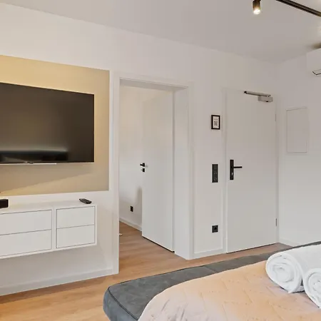 1-2 Personen - Parkplatz - Fahrradgarage - Zentrum - Kueche - Balkon - Klima Sankt Martin