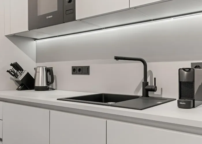 1-2 Personen - Parkplatz - Fahrradgarage - Zentrum - Kueche - Balkon - Klima *